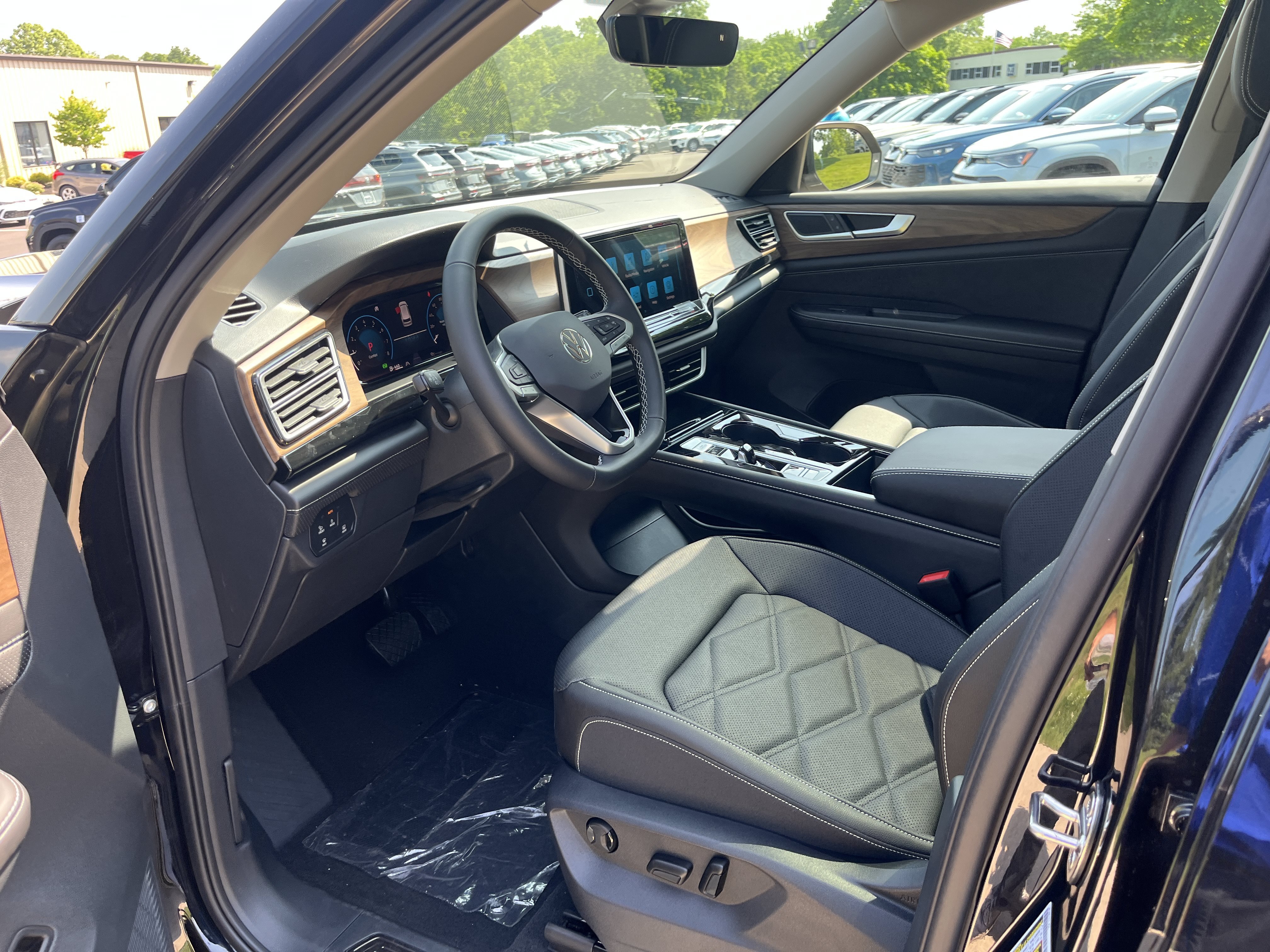 New 2026 Black Volkswagen 2.0T SE w/Technology image 20