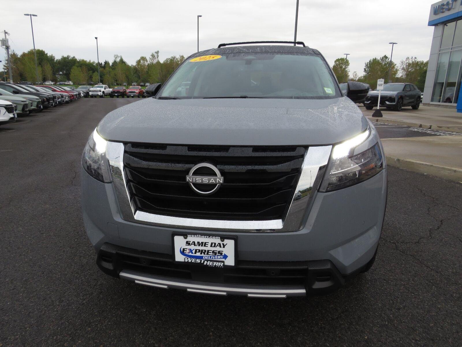 Used 2025 Solid Gray/Super Black Nissan Platinum image 17