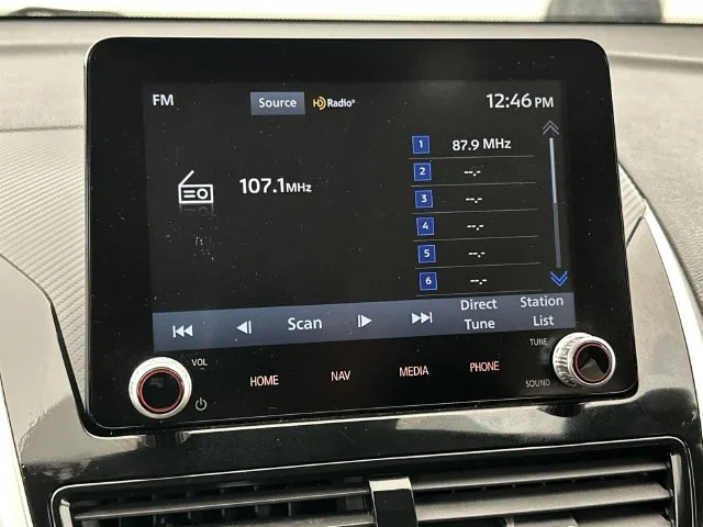 Used 2024 Silver Mitsubishi SE image 30
