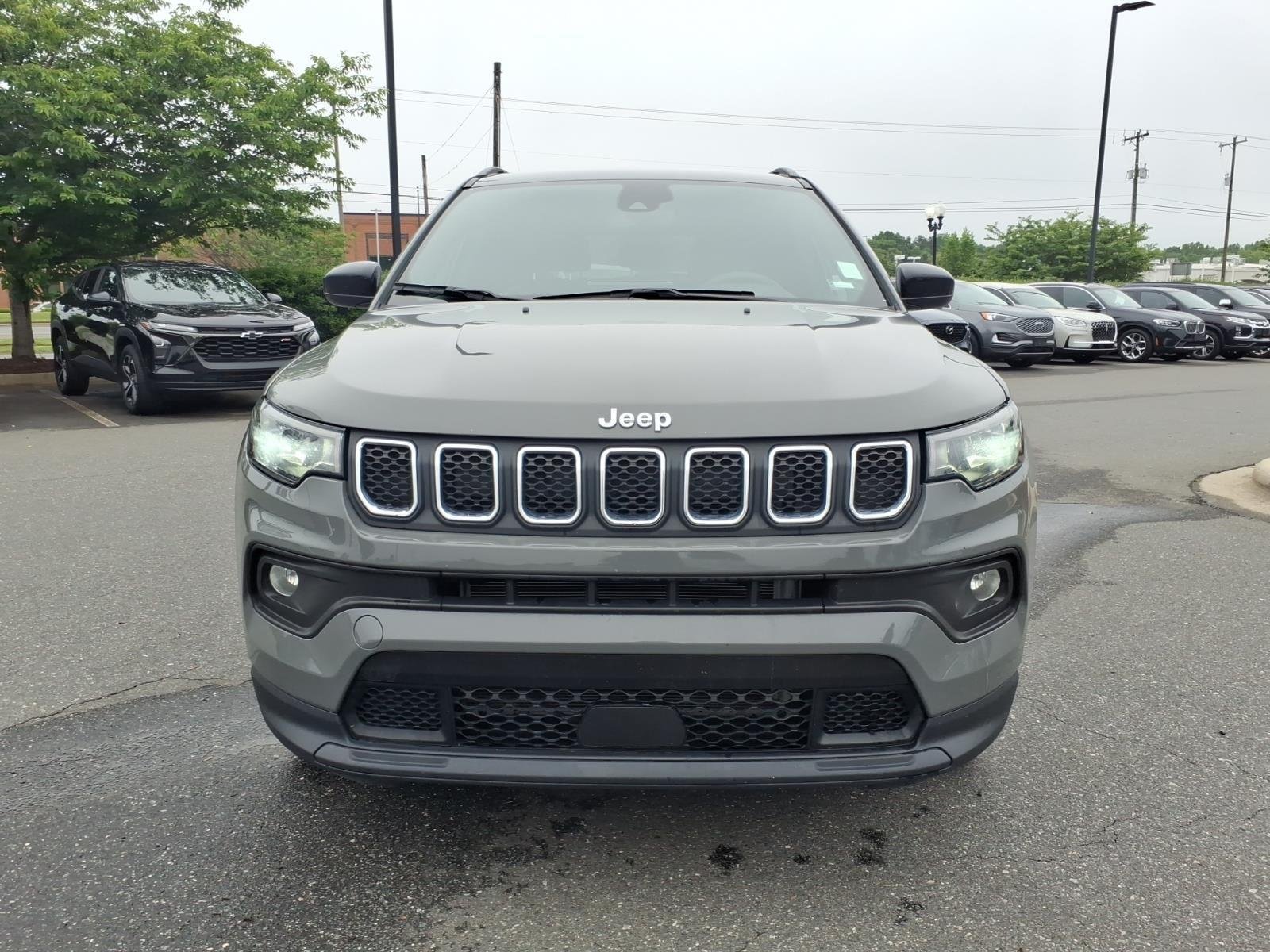 Used 2024 Sting-Gray Clearcoat Jeep Latitude image 12