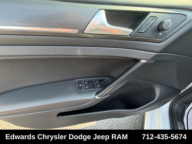 Used 2020 Silver Volkswagen 2.0T SE image 18