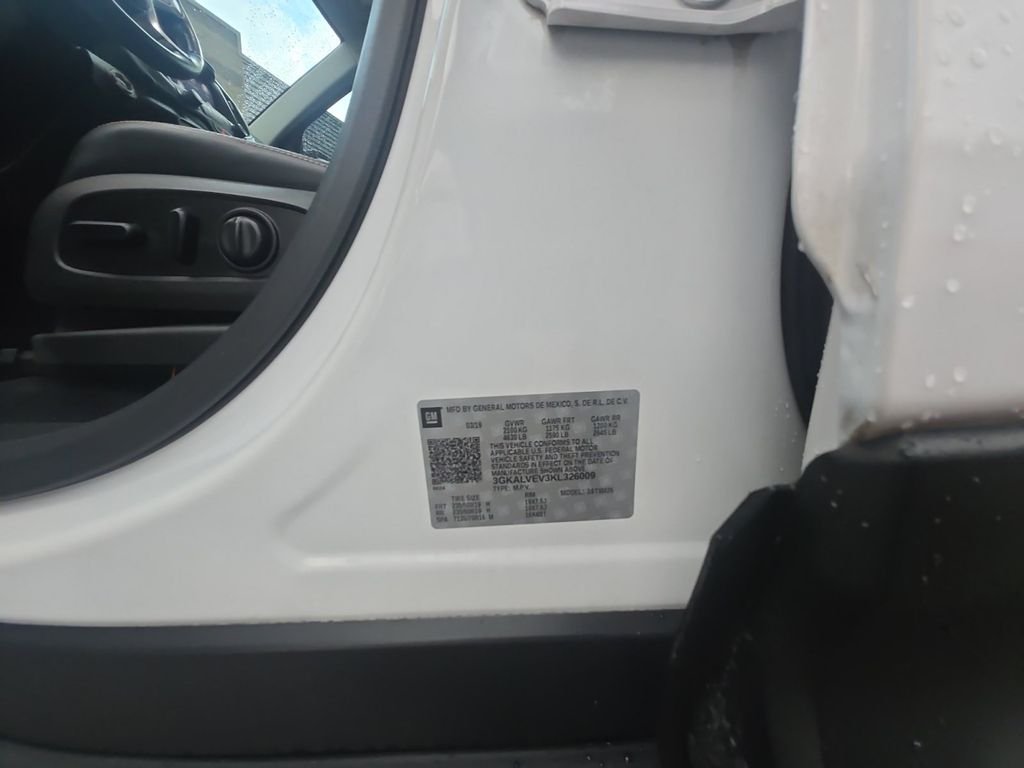 Used 2019 White GMC SLT image 25