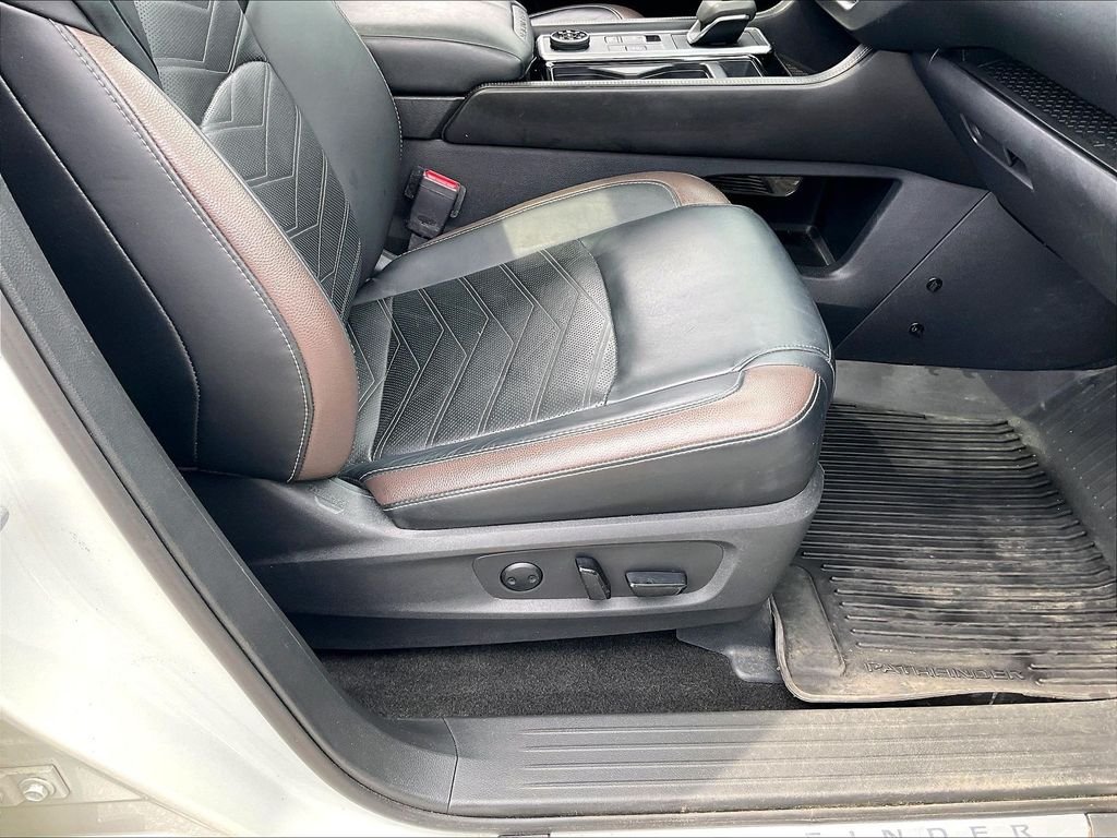 Used 2023 Pearl White Tricoat Nissan Platinum image 39