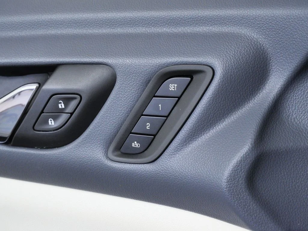 Used 2020 White GMC Denali image 22