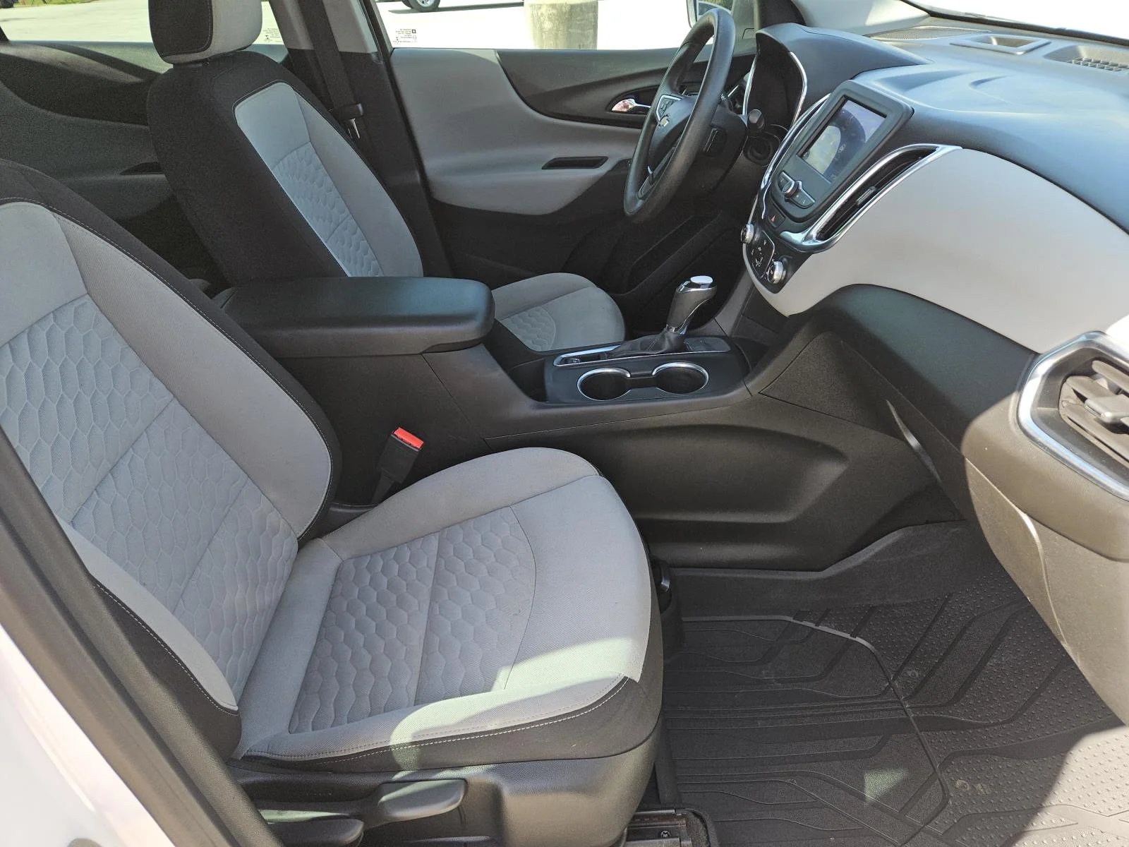 2020 Chevrolet Equinox LS - Photo 29