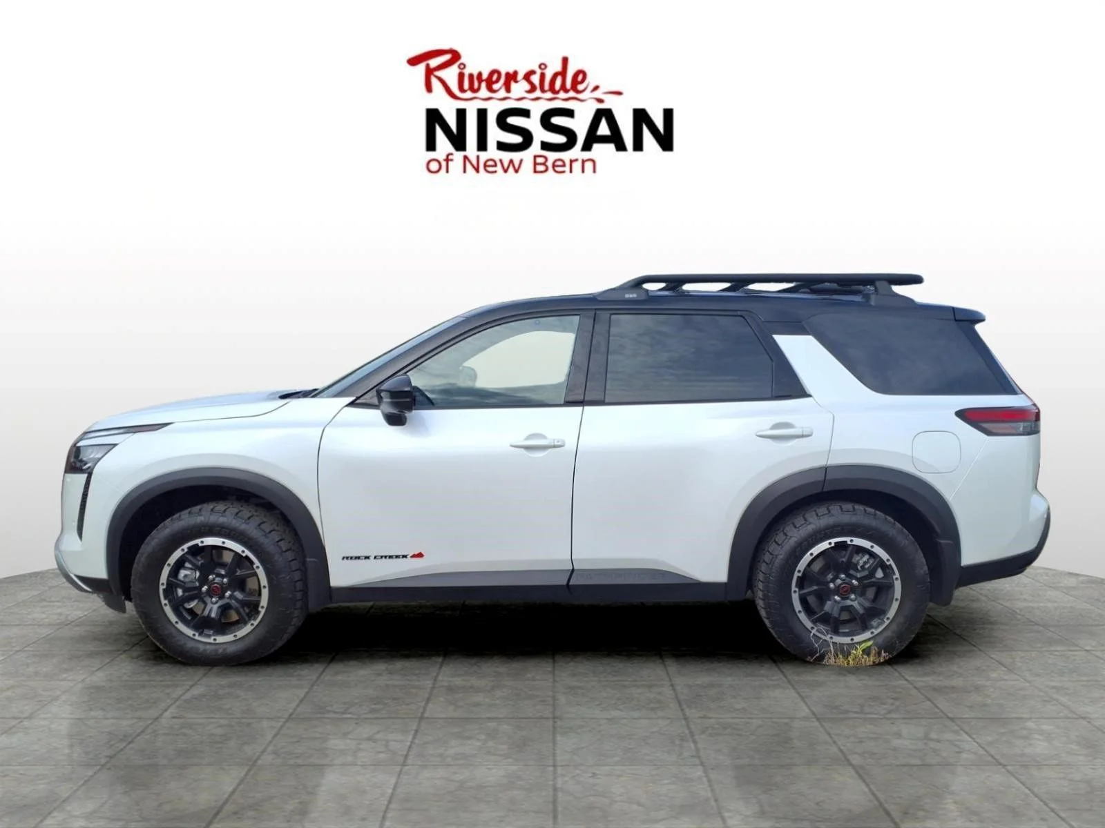 New 2026 Everest White Pearl TriCoat / Super Black Two-tone Nissan Rock Creek® image 3
