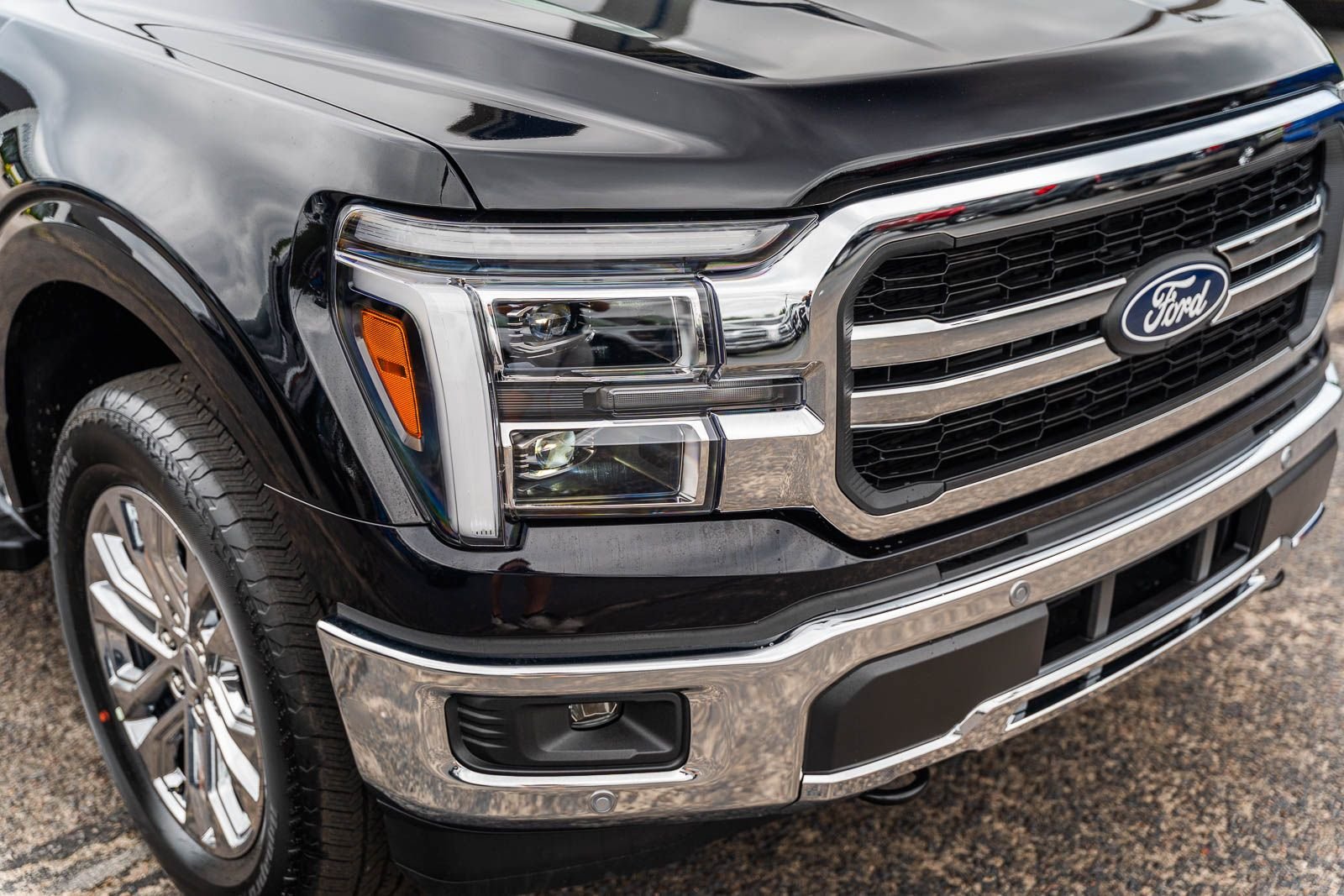 New 2026 Agate Black Metallic Ford Lariat® image 6