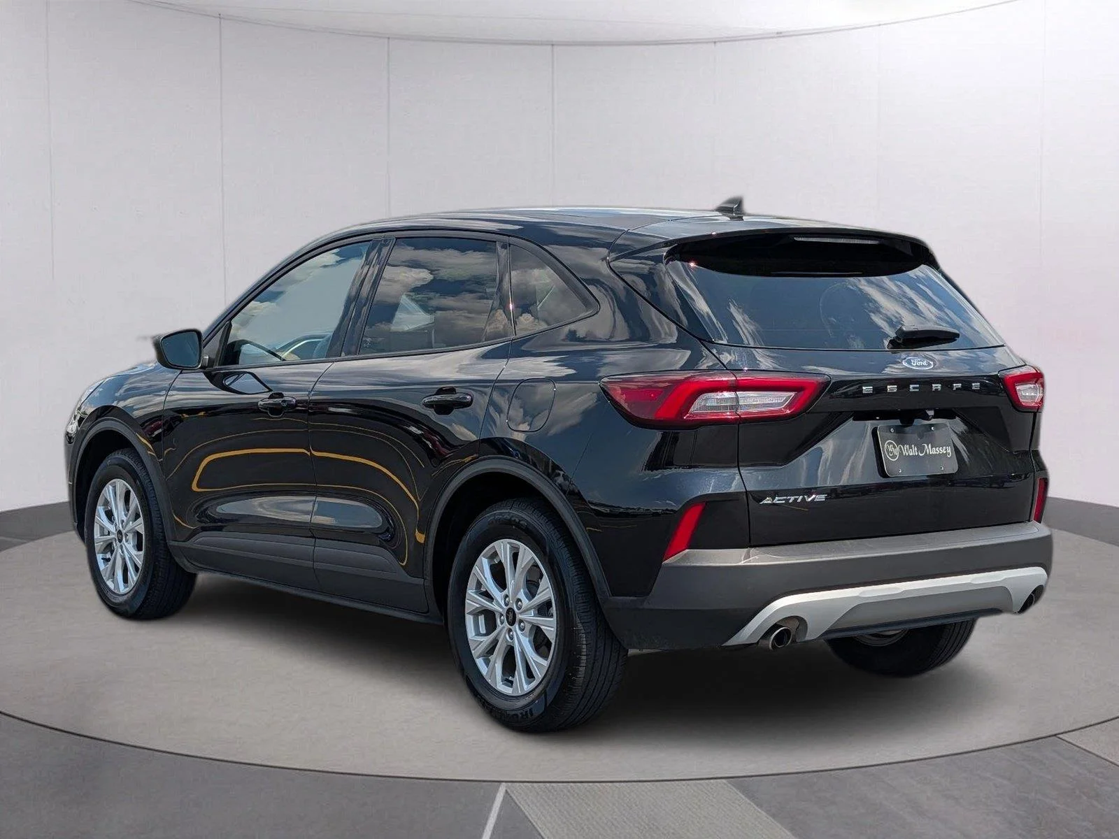 Used 2025 Agate Black Ford Active image 3