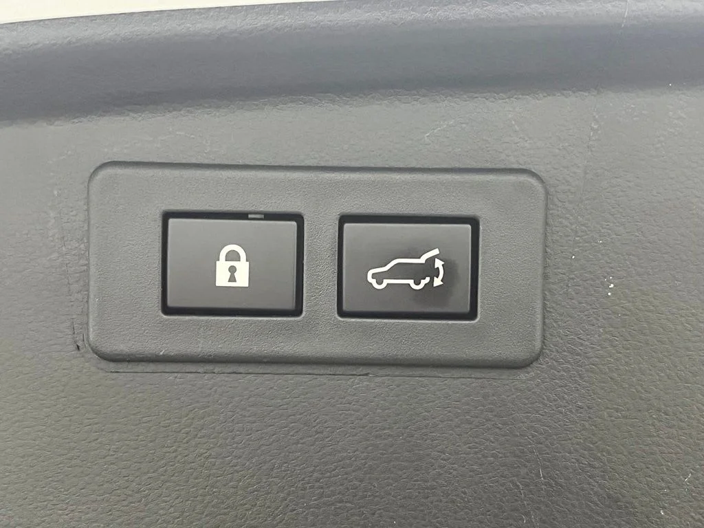 Used 2023 White Subaru Onyx Edition image 12