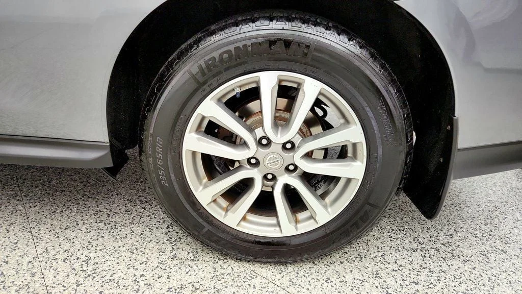 Used 2016 Gun Metallic Nissan 4WD 4dr SV image 9