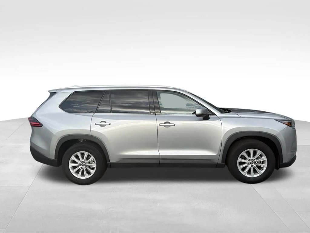 Used 2025 Silver Toyota XLE image 6