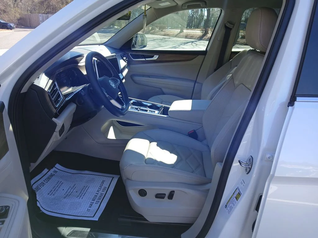 New 2026 White Volkswagen SE w/Technology image 9
