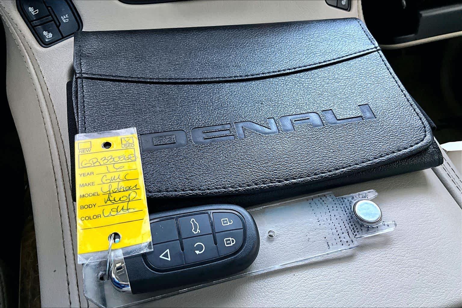 Used 2016 White Frost Tricoat GMC Denali image 15