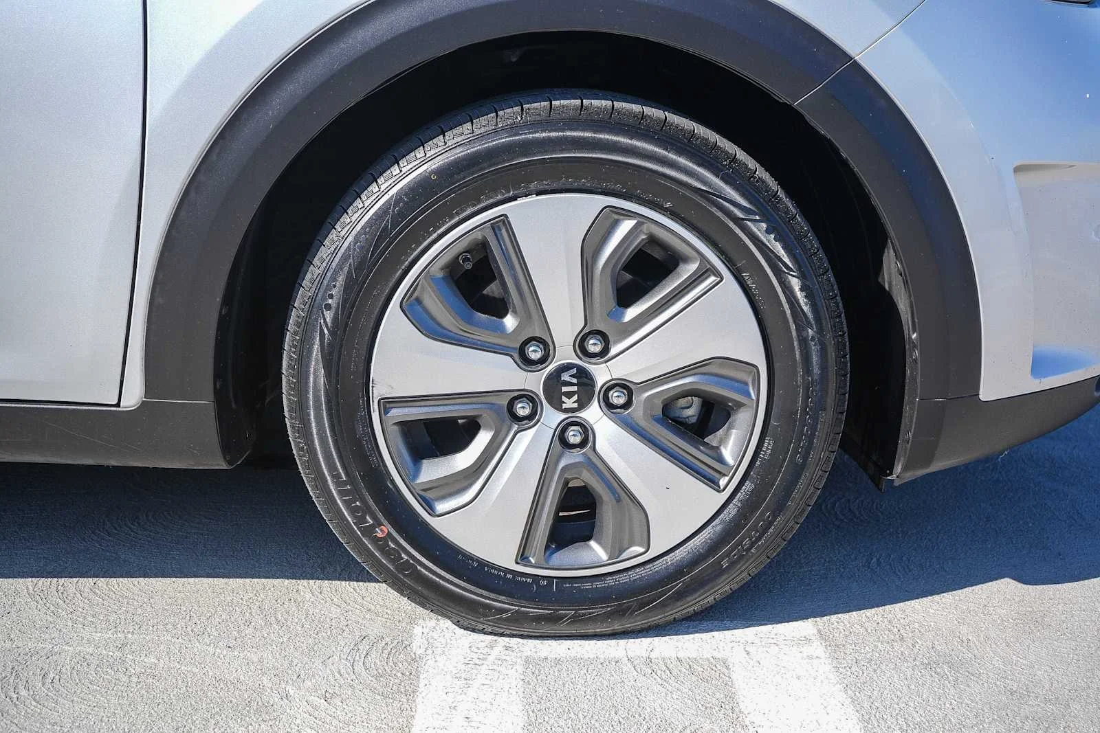 Used 2019 Silky Silver Kia LX image 11