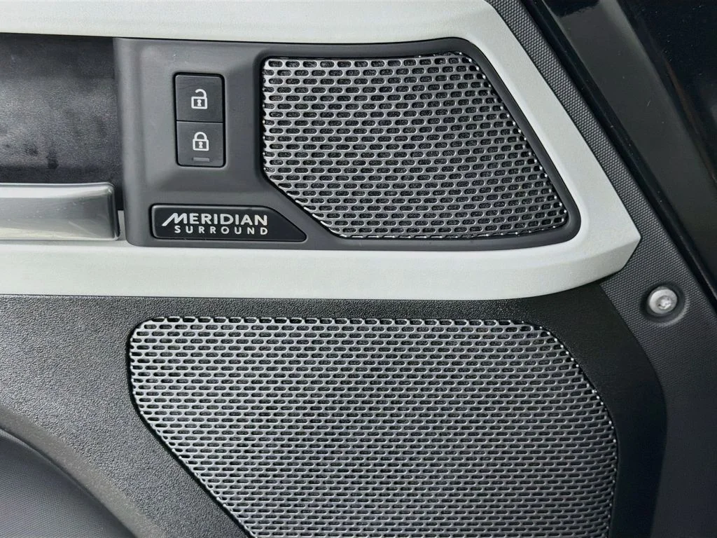 Used 2023 Black Land Rover SE image 19