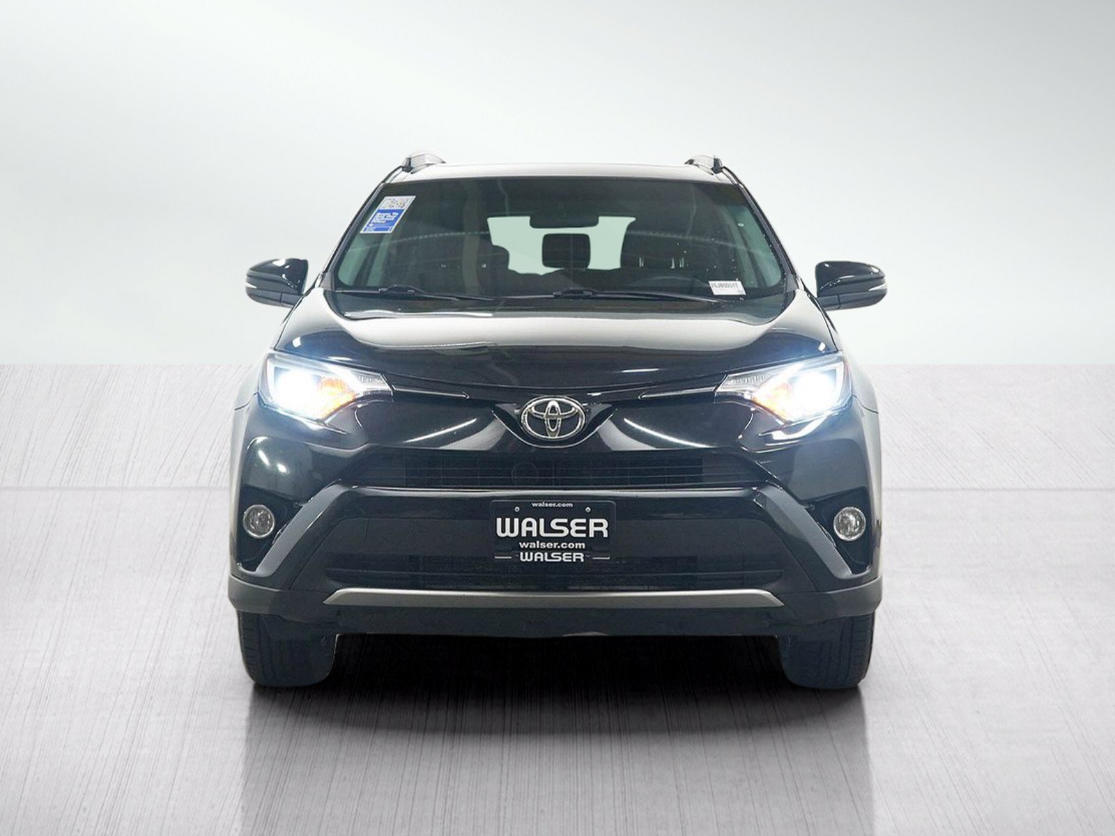Used 2016 Black Toyota AWD 4dr XLE image 9