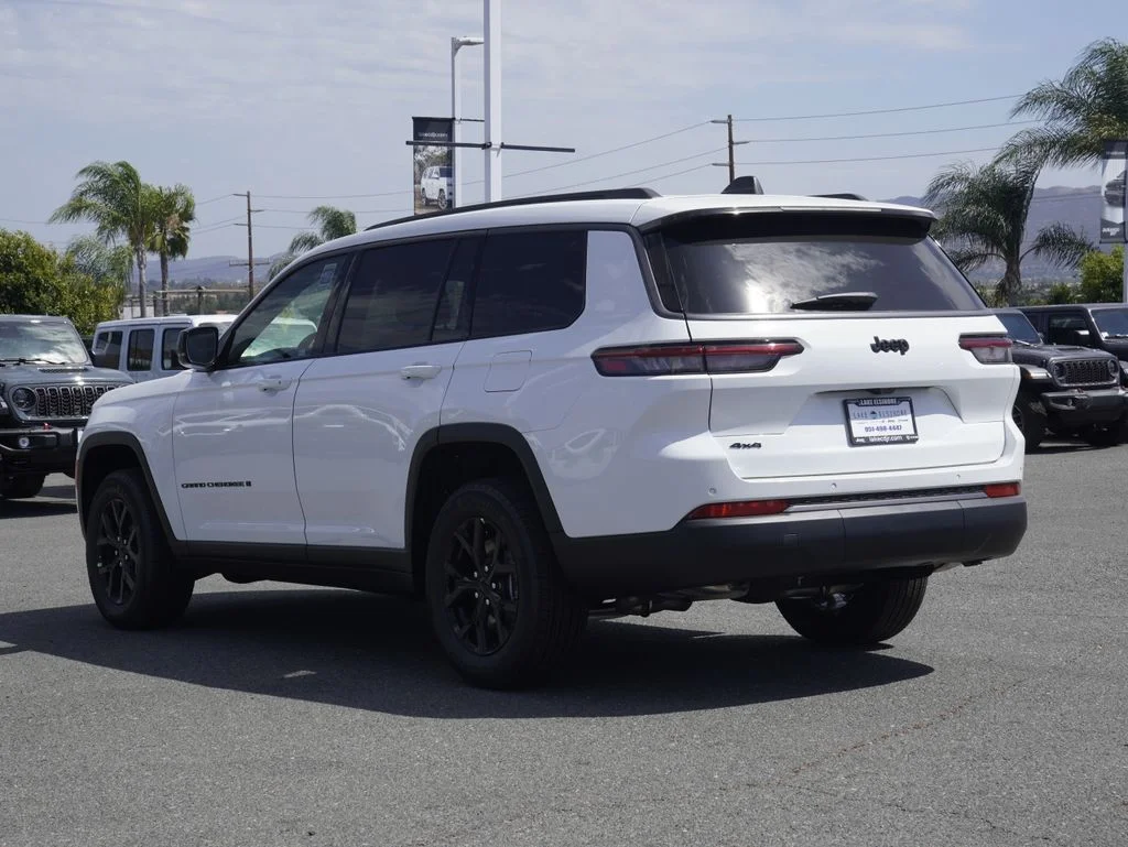 New 2026 Bright White Clearcoat Jeep Altitude image 5