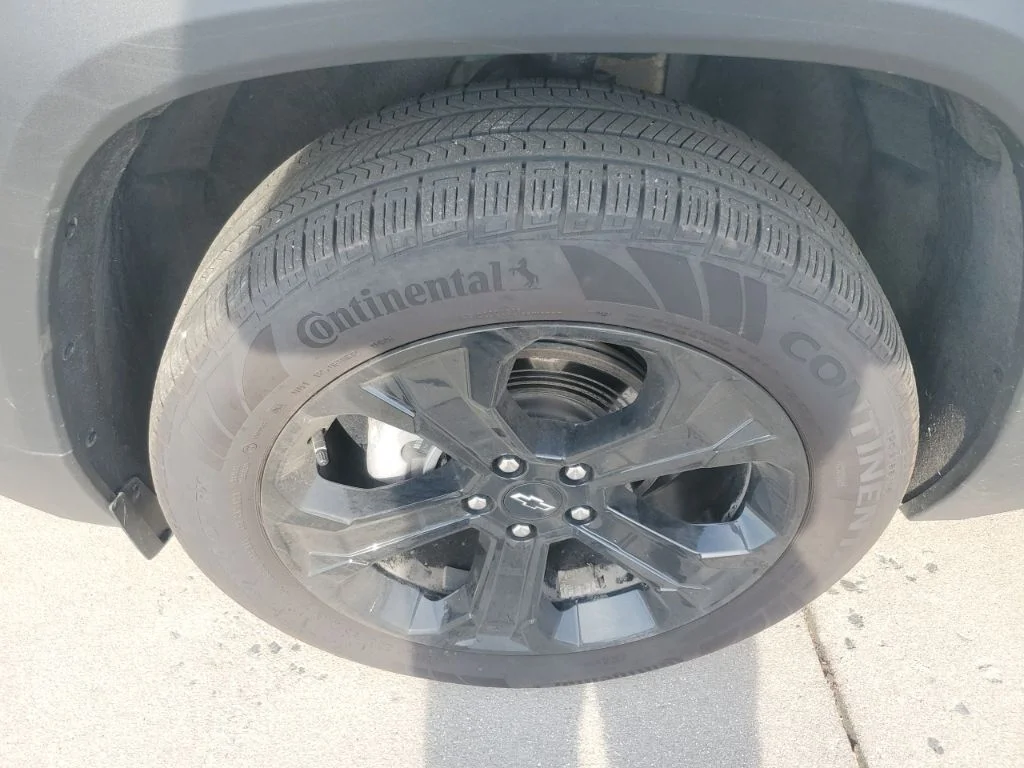 Used 2025 Green Chevrolet LT image 12