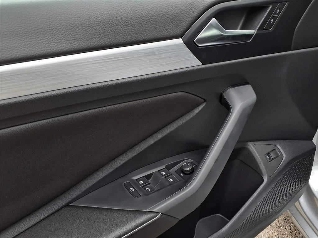 2025 Volkswagen Jetta Sport - Photo 17