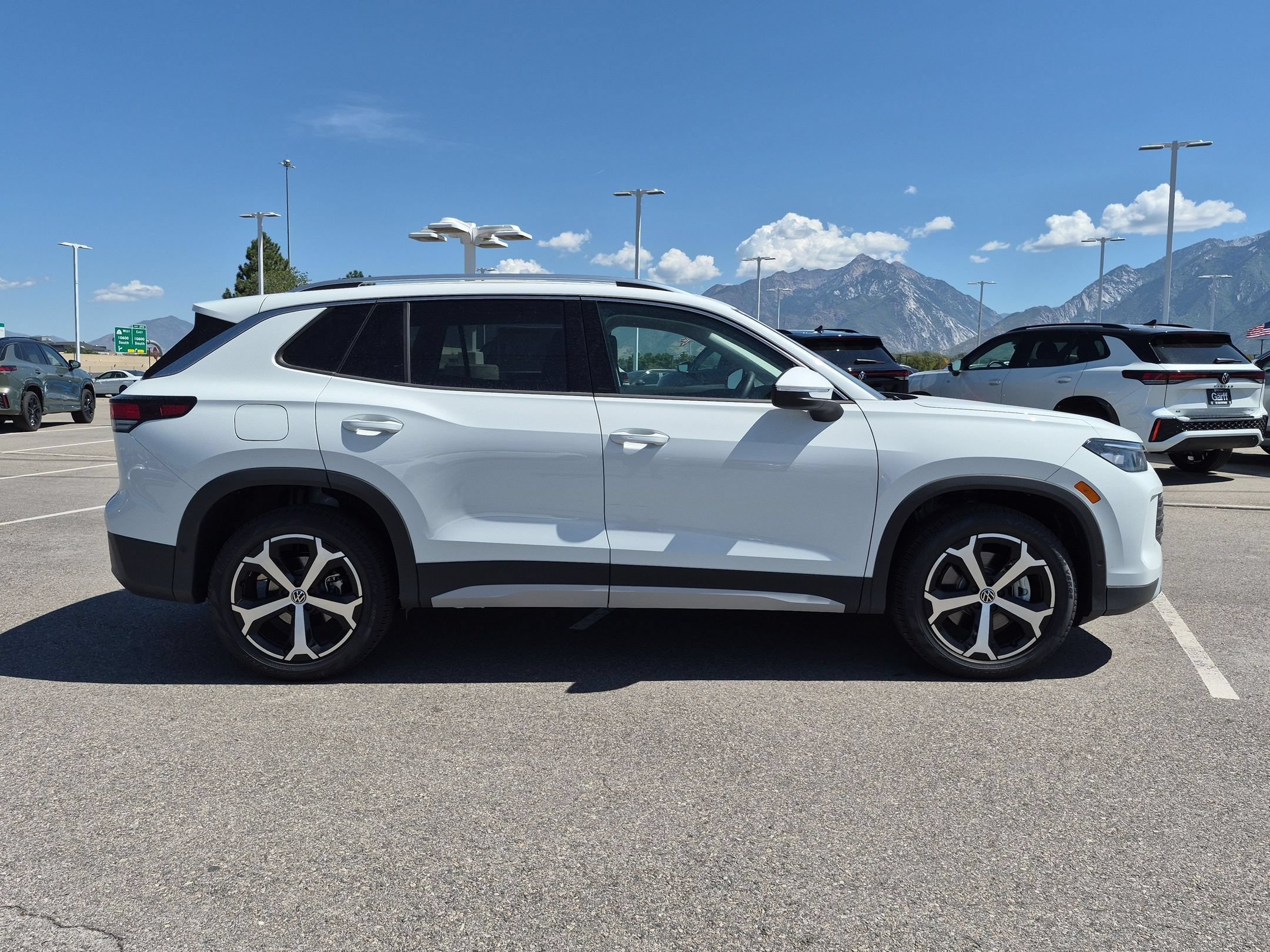 New 2026 Pure White Volkswagen SE image 2