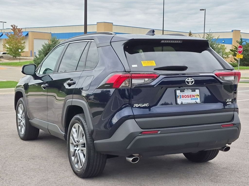 Used 2023  Toyota XLE Premium image 5