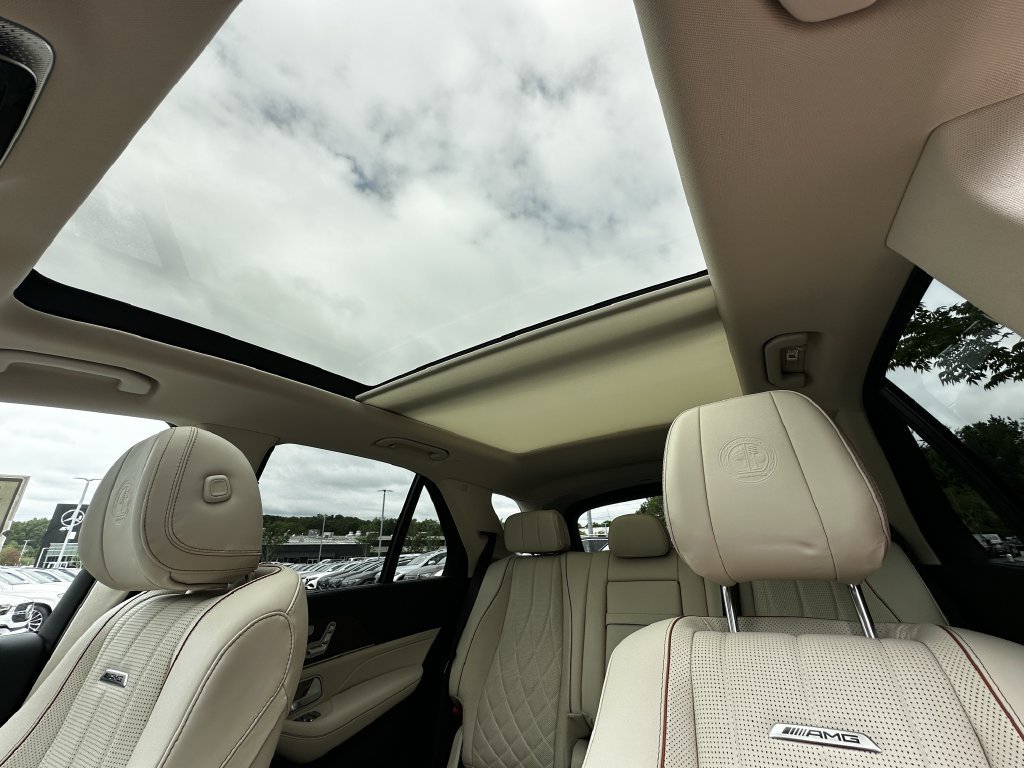 New 2027 MANUFAKTUR Moonlight White Metallic Mercedes-Benz AMG® GLE 53e image 70