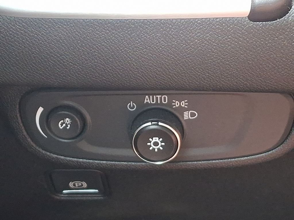 Used 2018 Steel Metallic GMC SLE image 23