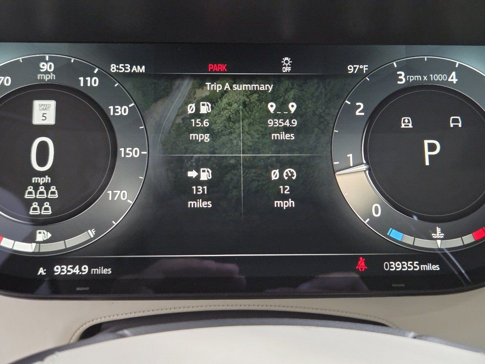 Used 2023 White Land Rover SE image 24