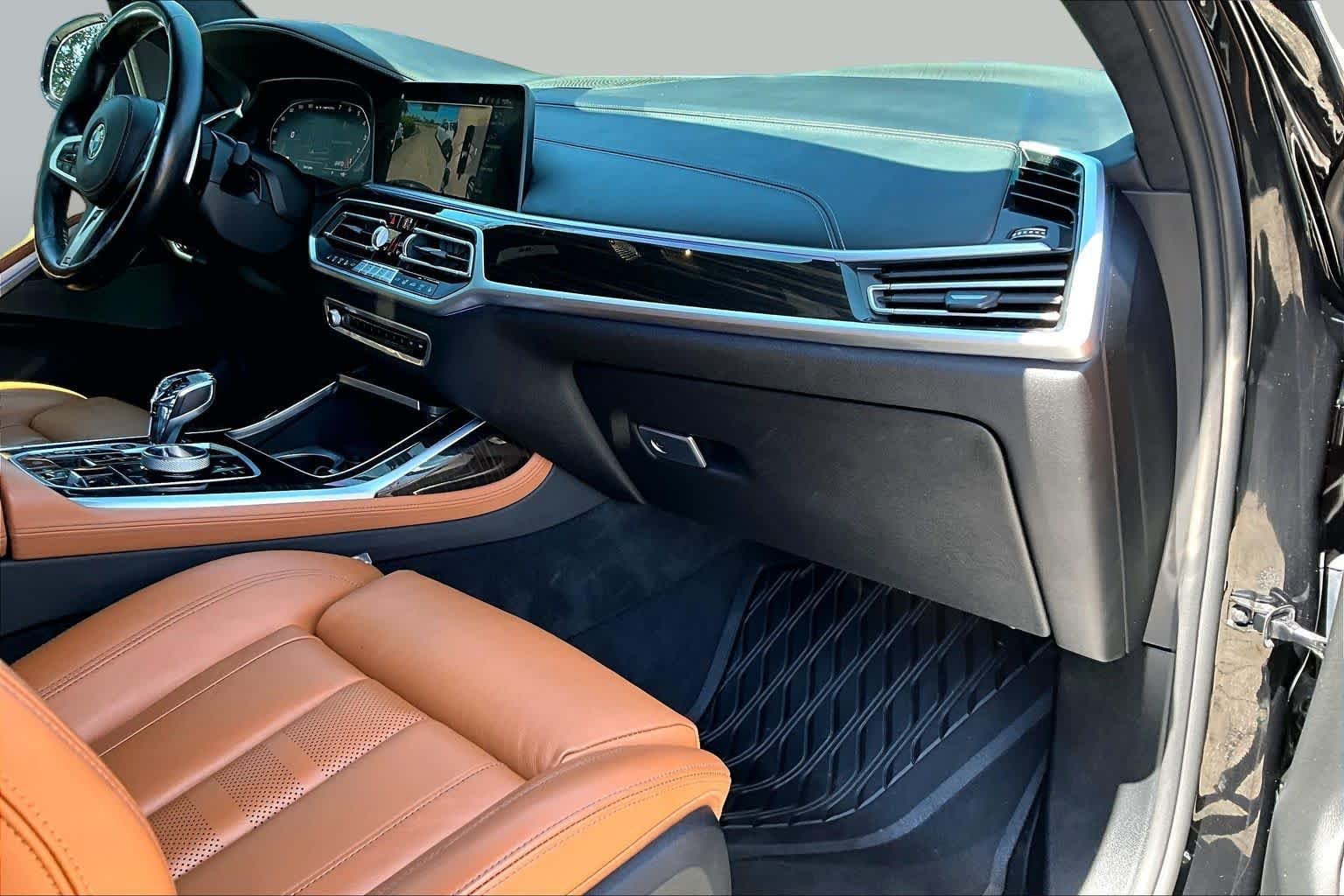 Used 2021 Black Sapphire Metallic BMW M50i image 19