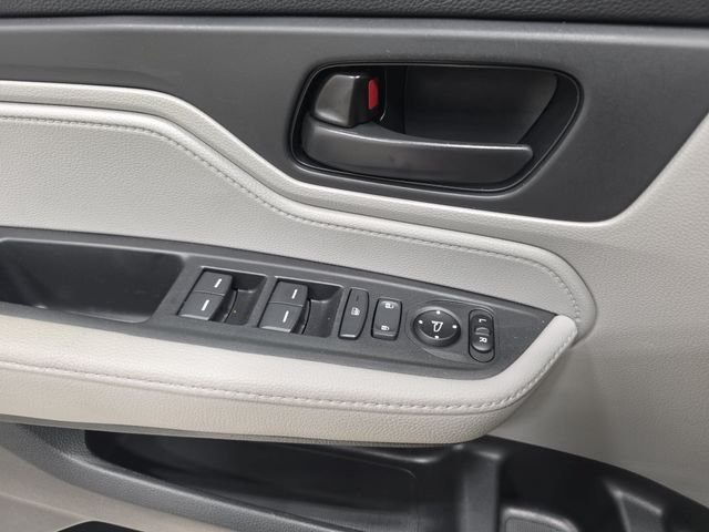 Used 2019  Honda EX image 28