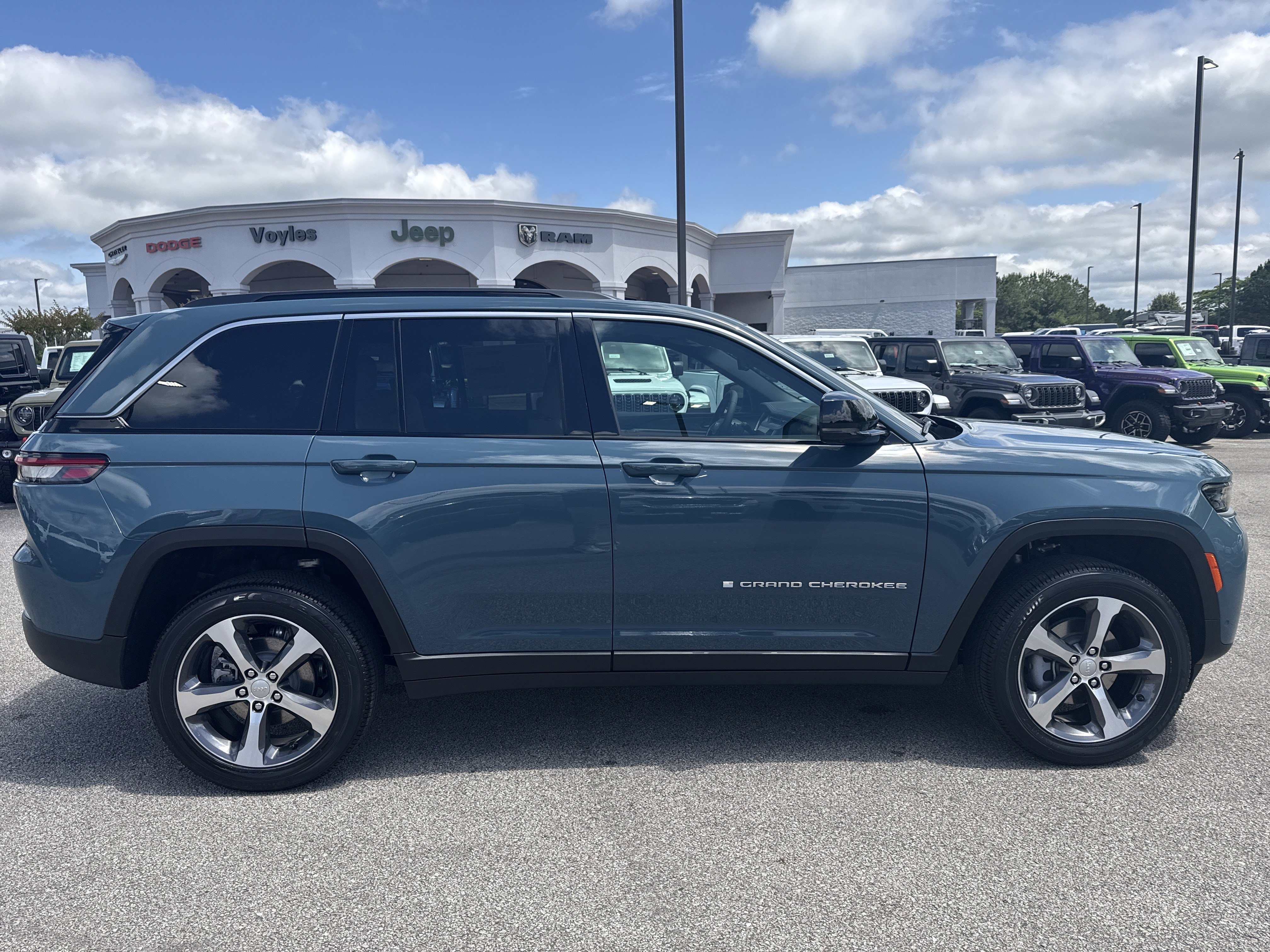 New 2026 Steel Blue Exterior Paint Jeep Limited image 8
