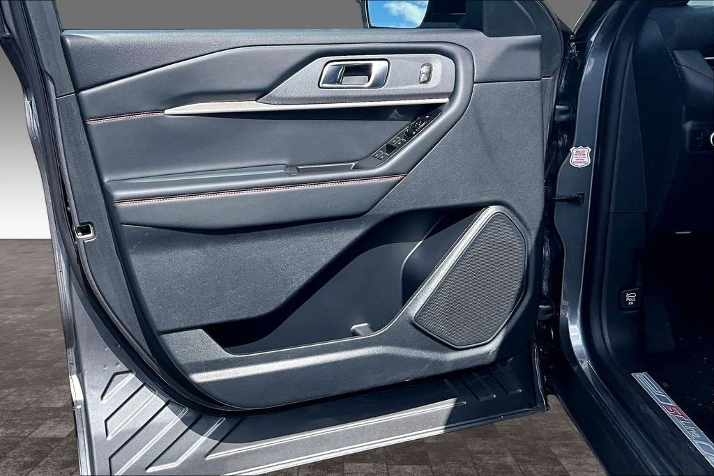 Used 2025 Gray Metallic Ford ST-Line image 12