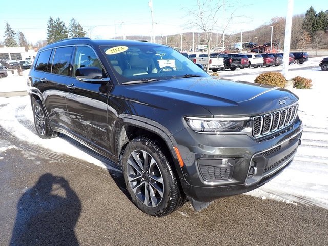 Used 2023 Gray Jeep Overland image 9
