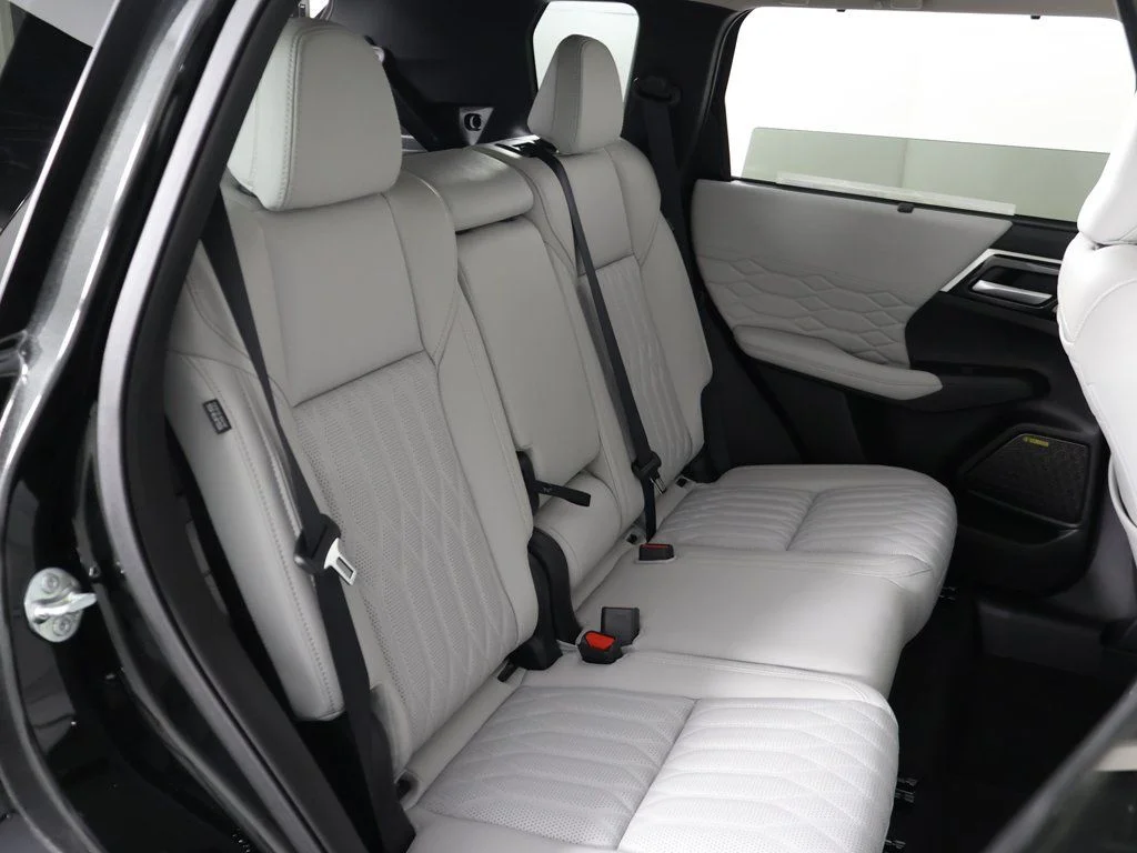 2025 Mitsubishi Outlander SEL Platinum Edition - Photo 39