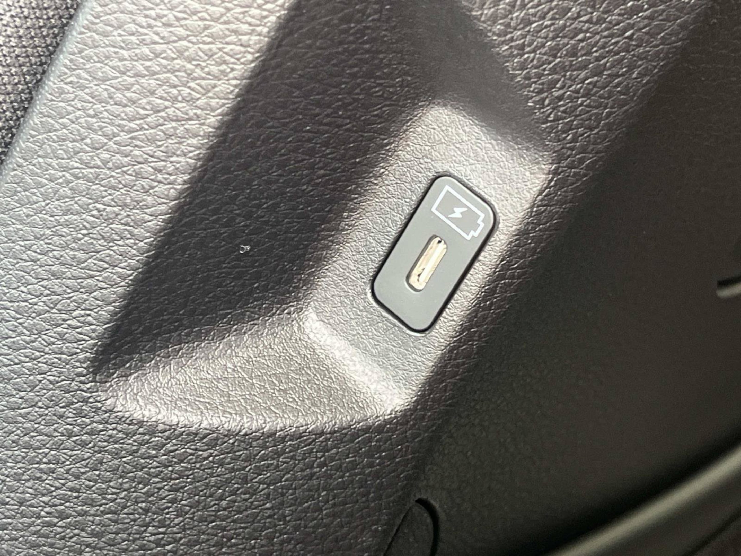 New 2026 Snow White Pearl Kia LX image 14