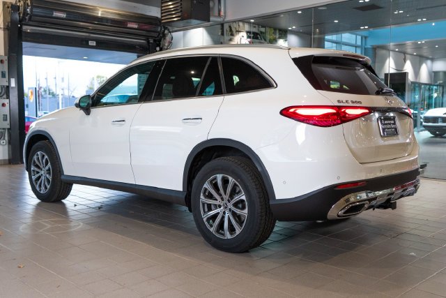 New 2027 Polar White Mercedes-Benz GLC 300 image 6