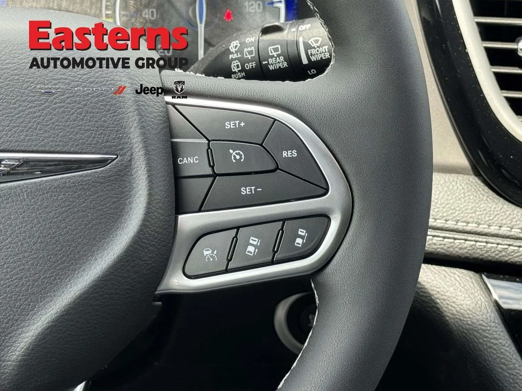 2025 Chrysler Pacifica Select - Photo 19