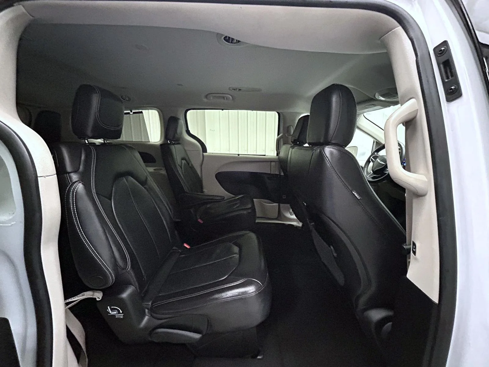 Used 2022 White Chrysler Touring L image 17