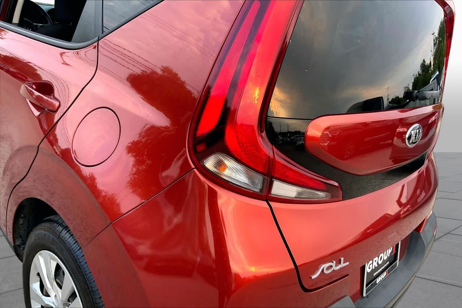 Used 2021 Mars Orange Kia LX image 27