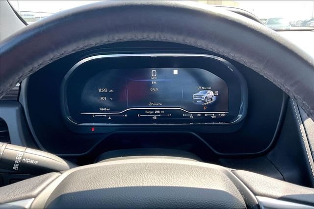 Used 2022 Gray Chevrolet Z71 image 20