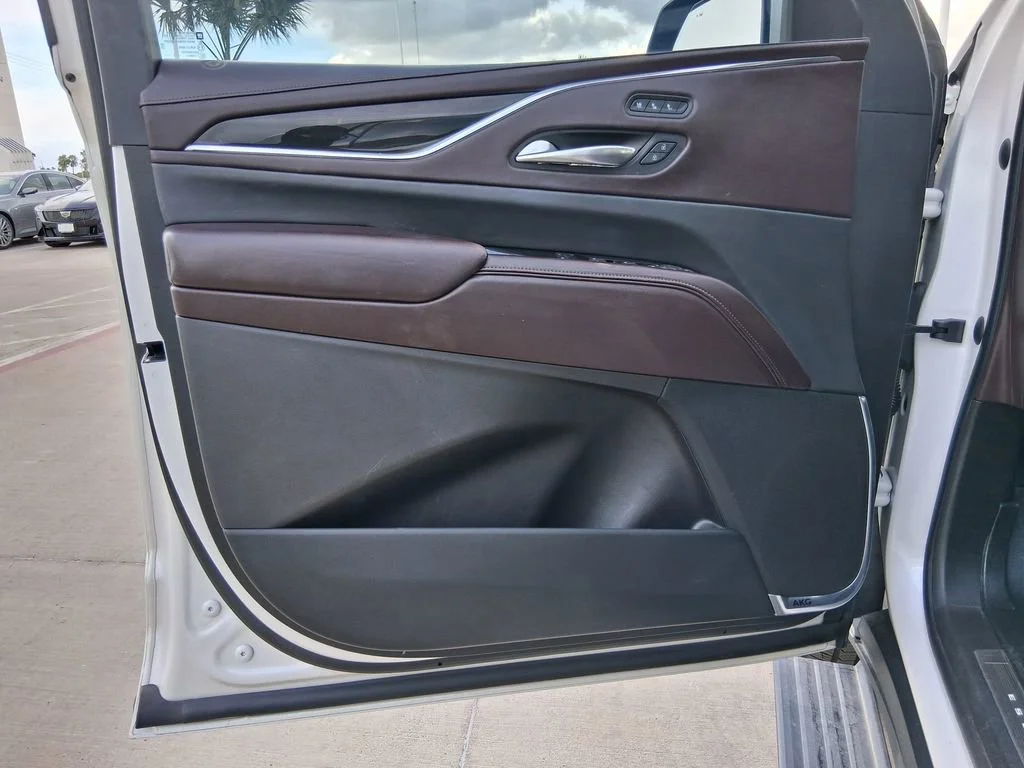 Used 2021 CRYSTAL WHITE TRICOAT Cadillac Sport Platinum image 17