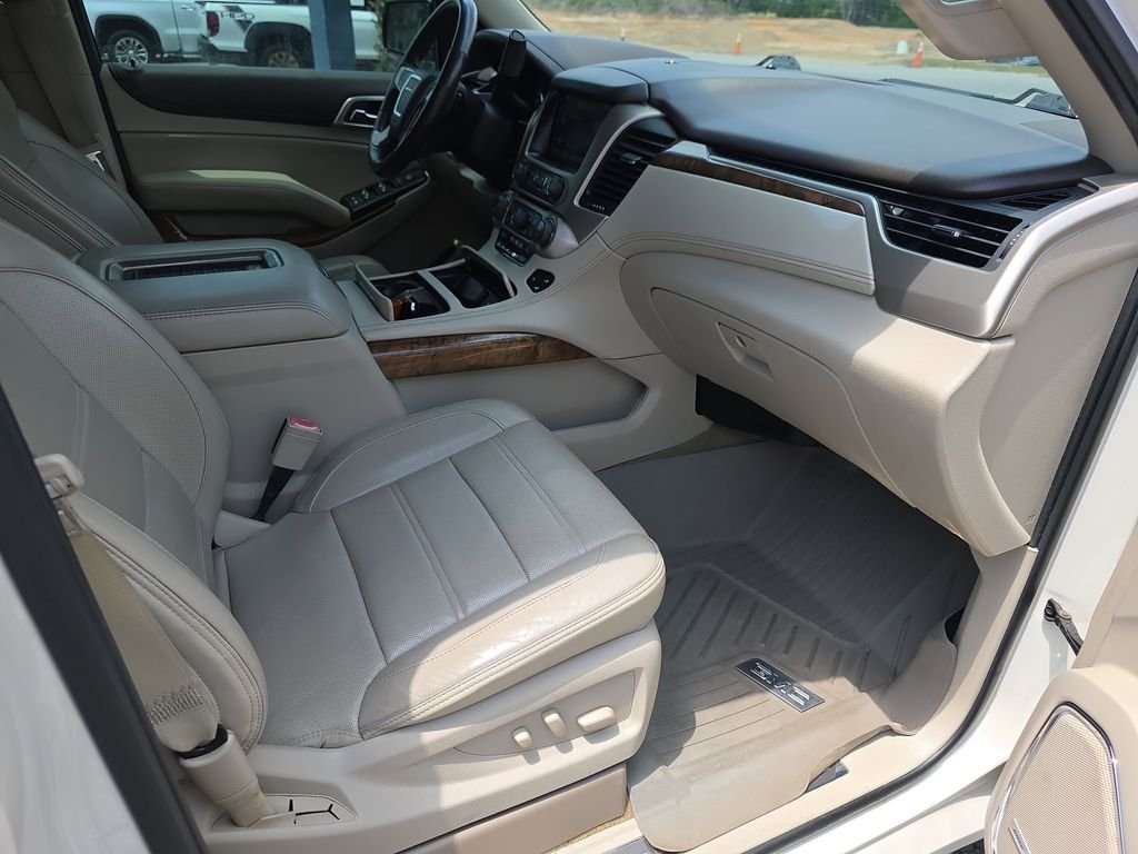 Used 2015 White GMC Denali image 38