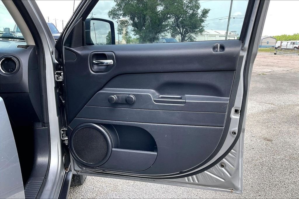 Used 2016 Maximum Steel Metallic Jeep Sport image 27
