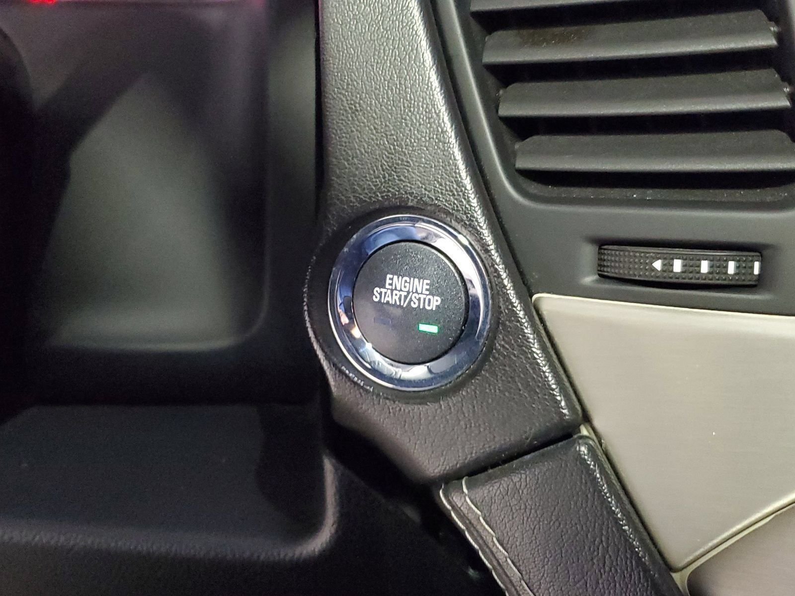 Used 2015 Black GMC Denali image 28