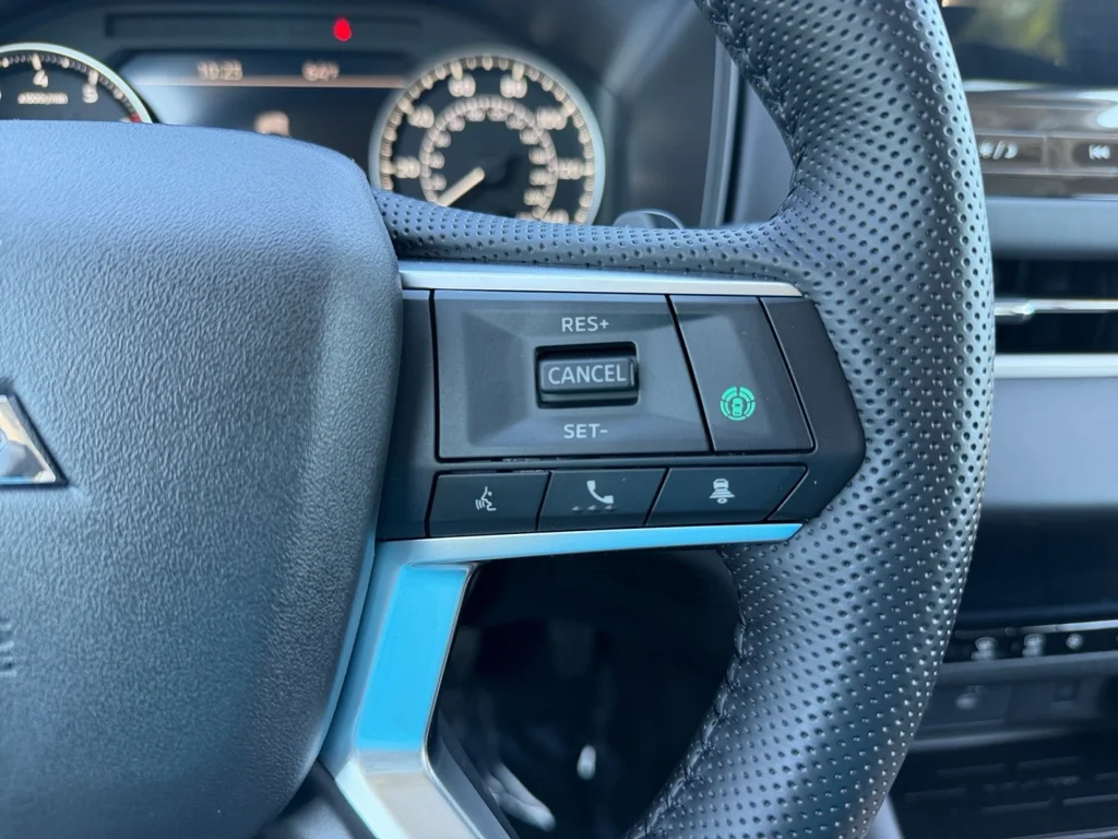 New 2026 Cosmic Blue Metallic Mitsubishi SE image 22