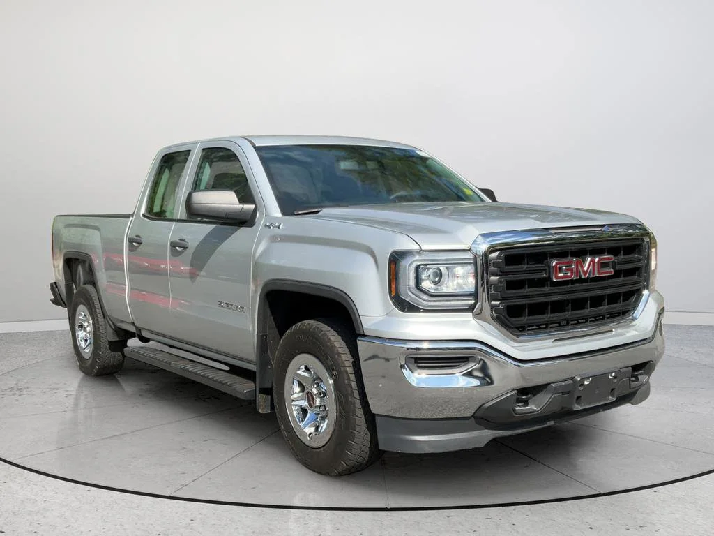 2018 GMC Sierra 4WD Double Cab Standard Box's photo
