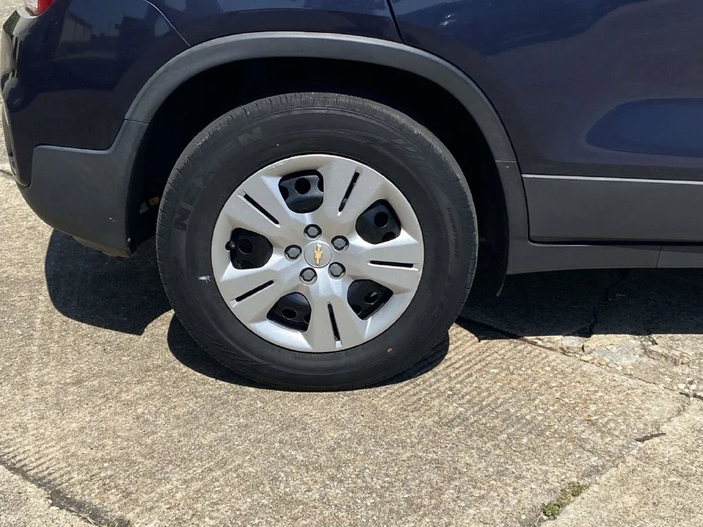 Used 2018 Blue Chevrolet LS image 9