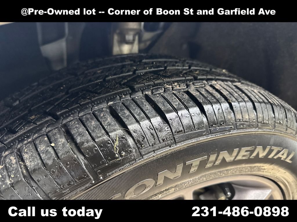 Used 2021 White Jeep 80th Anniversary Edition image 5