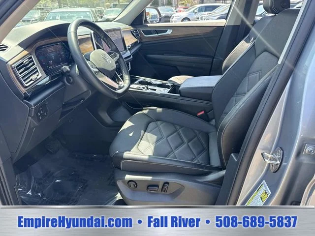 Used 2024 Gray Volkswagen 2.0T SE w/Technology image 19