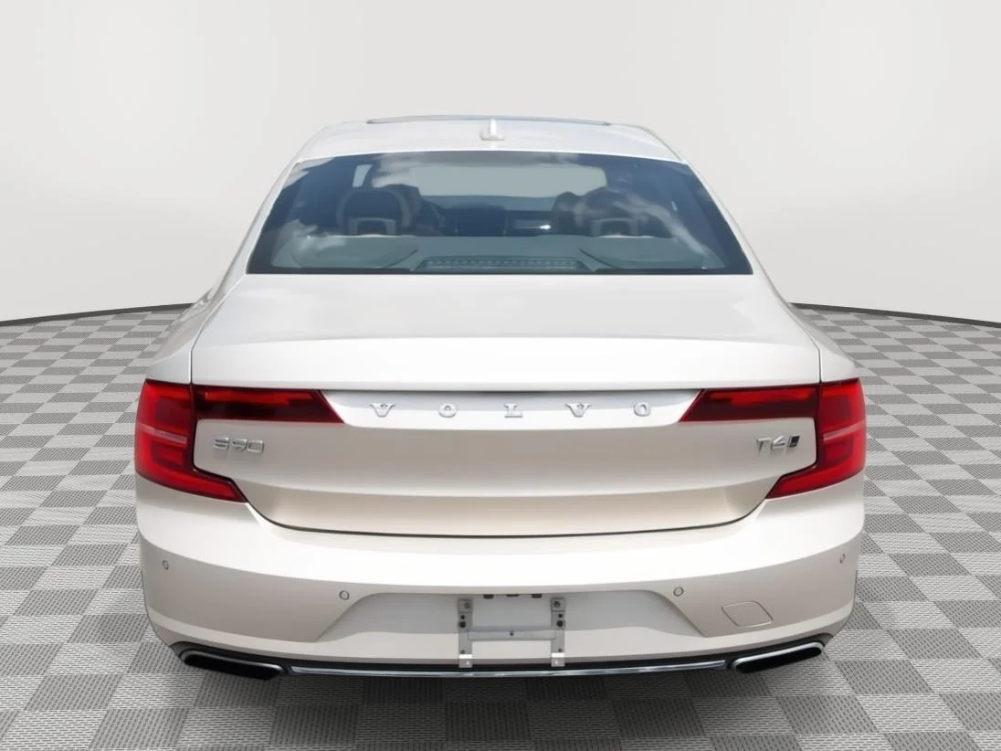 Used 2018  VOLVO  image 6